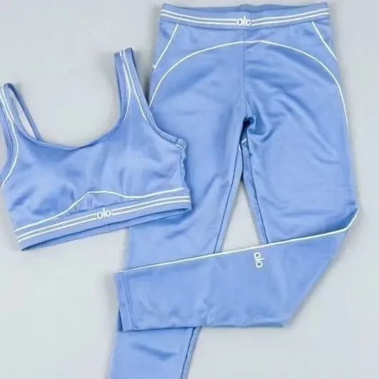 Women Slim Fit Yoga Outfit With Stretch Fabric And Modern Graphic