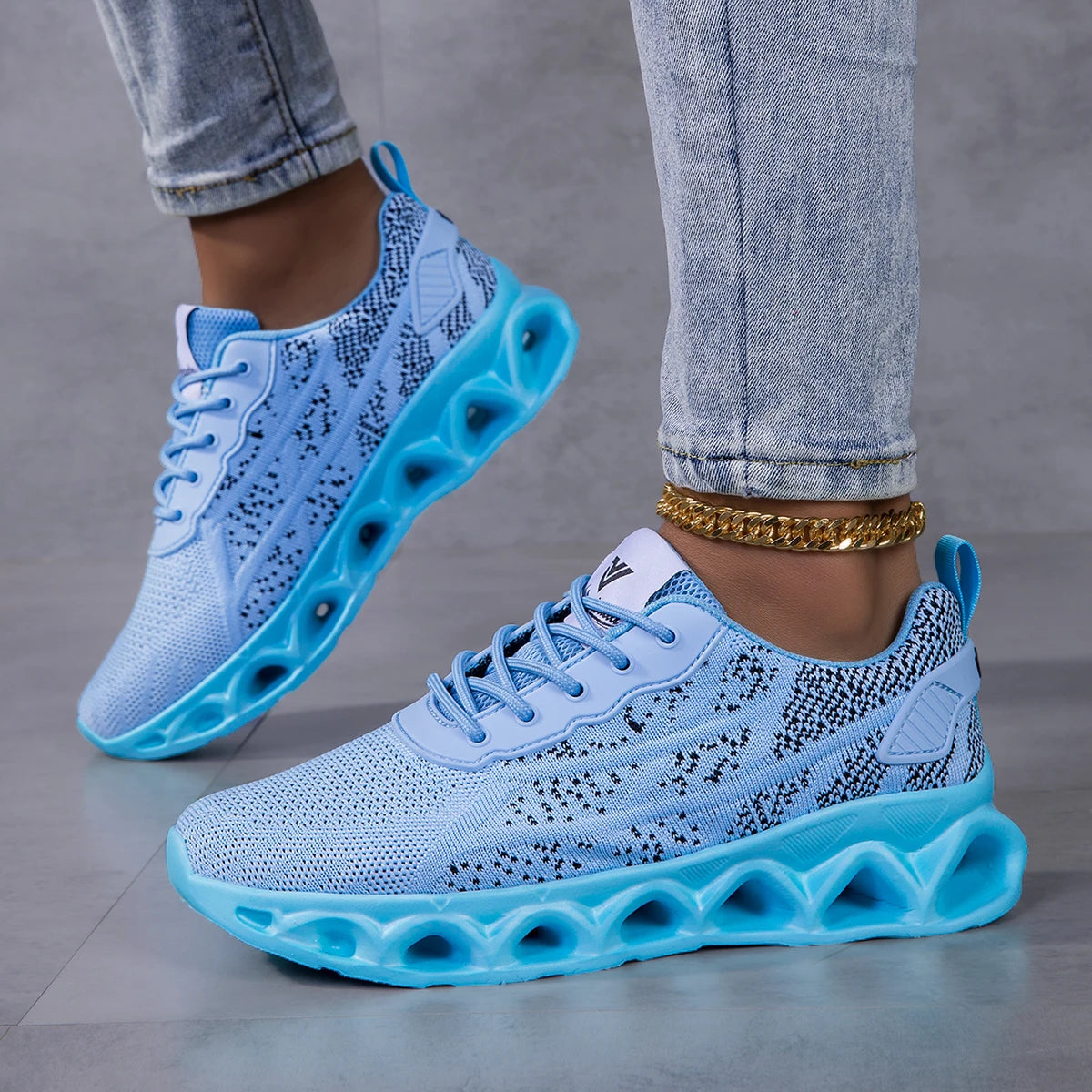 Breathable Flying Woven Blade Sneakers Unisex Lightweight Mesh Shoes