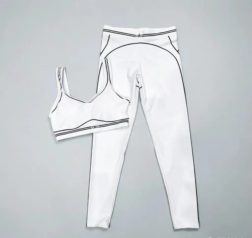Women Slim Fit Yoga Outfit With Stretch Fabric And Modern Graphic