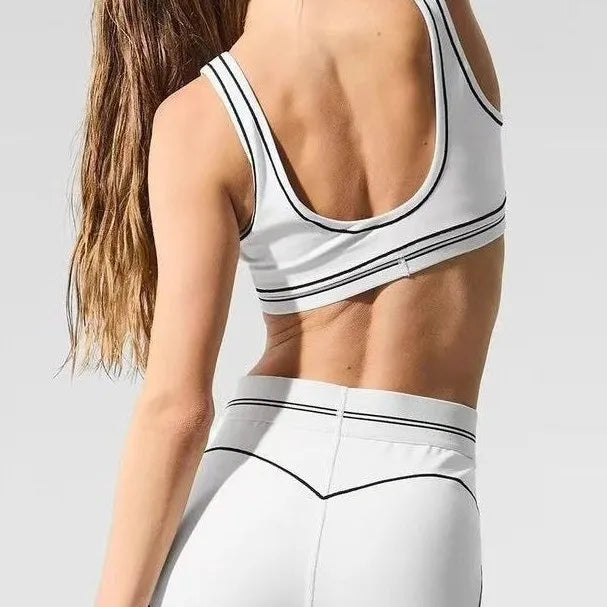 Women Slim Fit Yoga Outfit With Stretch Fabric And Modern Graphic