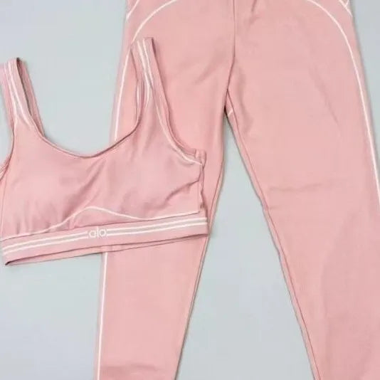 Women Slim Fit Yoga Outfit With Stretch Fabric And Modern Graphic