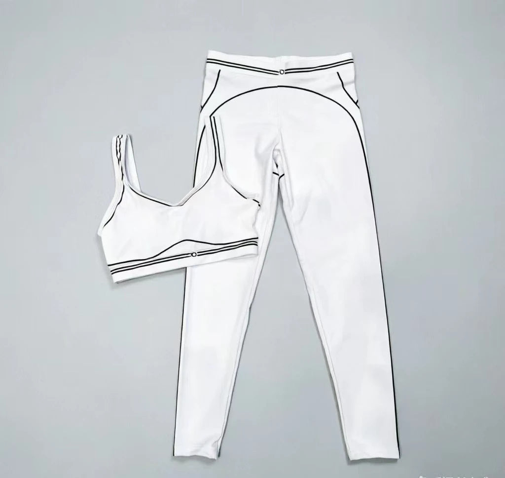 Women Slim Fit Yoga Outfit With Stretch Fabric And Modern Graphic