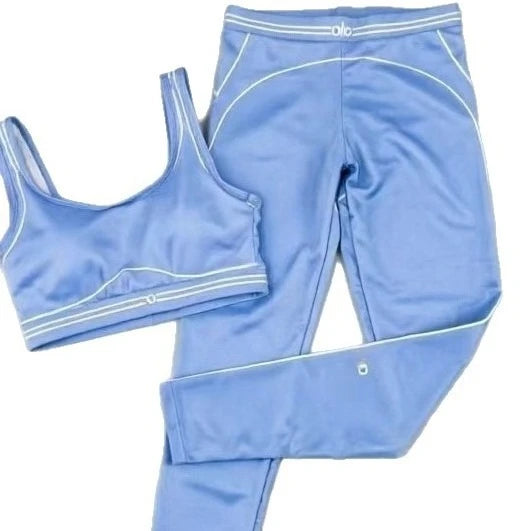 Women Slim Fit Yoga Outfit With Stretch Fabric And Modern Graphic